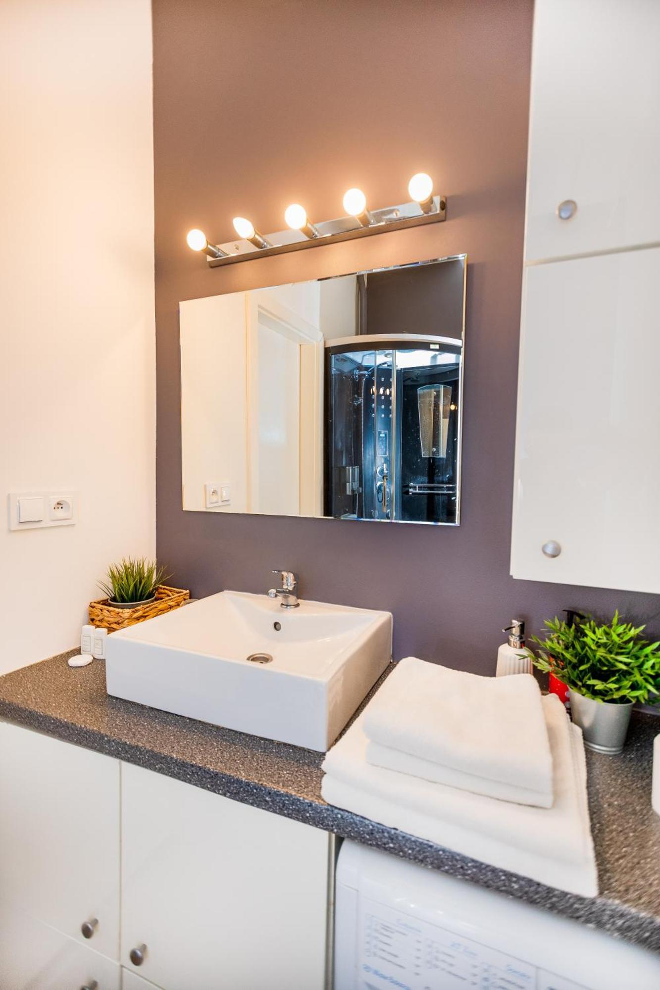 Cozy Studio Next To The Metro And City Center Varsóvia Exterior foto